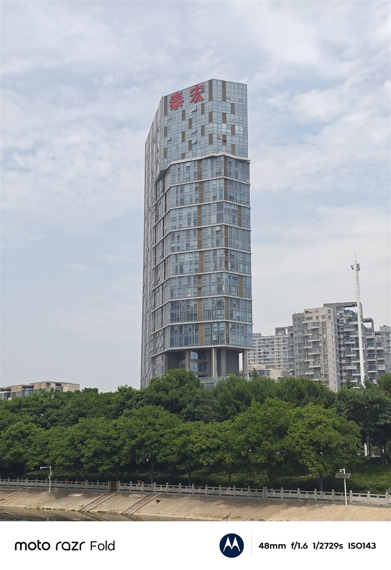 uJ2b5tM5eQeqEEpT.jpg
