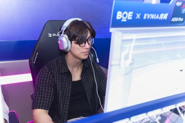 gyWCtc0sc6S2o6zU.jpg