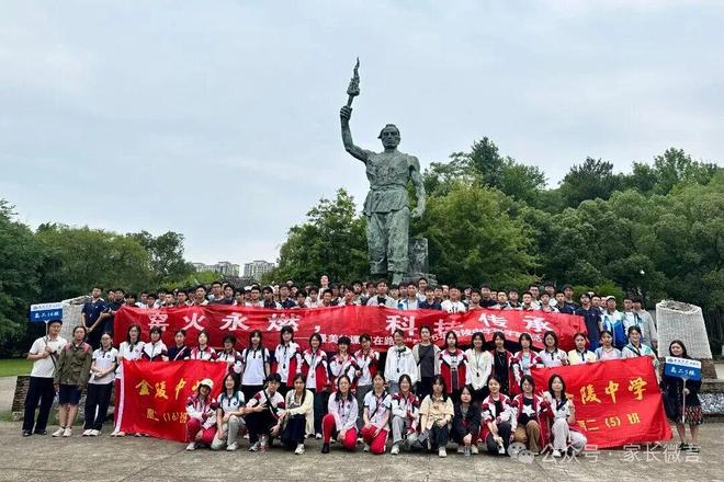 TEKgdu9zhrg8DdH4.jpg